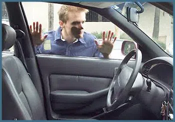 Safe Key Shop Orlando, FL 407-552-4015 - 19-locked-keys-in-car